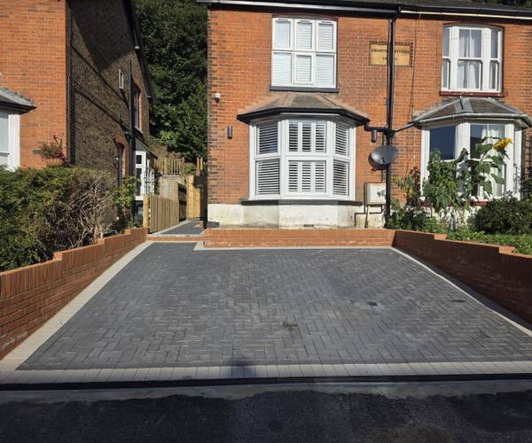 Garlands Road, RH1