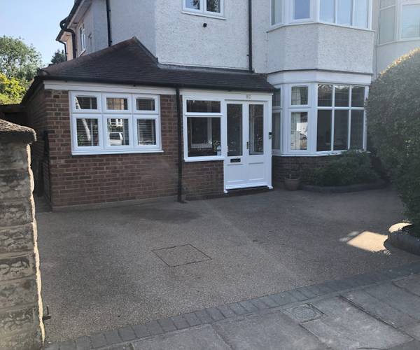 St. James's Avenue, TW12