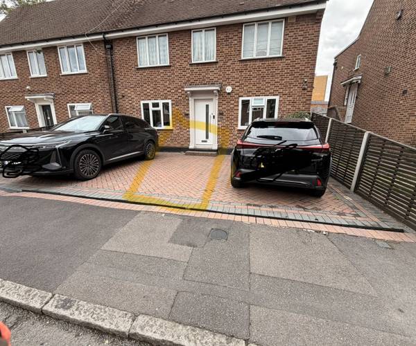 Parking on Beechwood Gardens, SL1