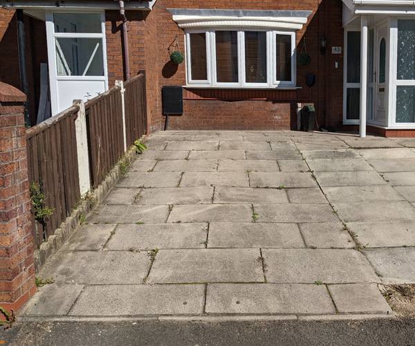 Parking on Collingburn Avenue, M5
