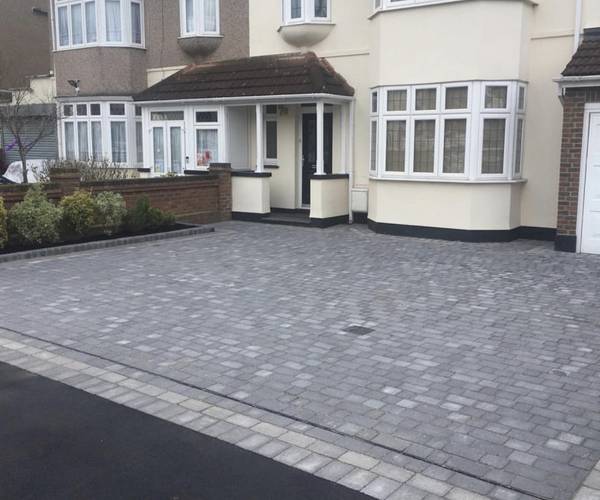 Parking on Fairholme Avenue, RM2