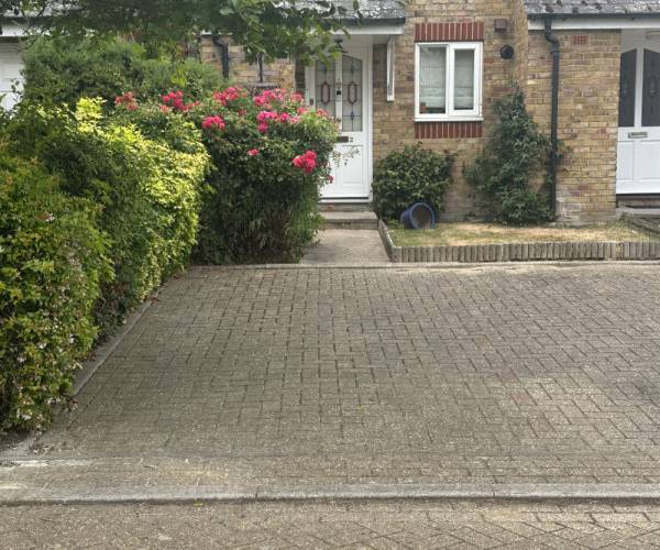 Parking on Duchess Close, N11
