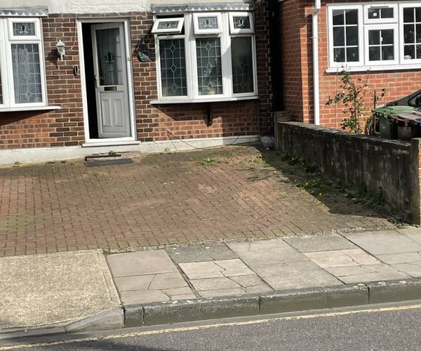 Parking on Chelmer Crescent, IG11