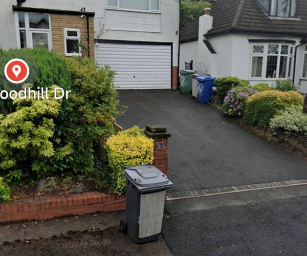 Parking on Woodhill Drive, M25