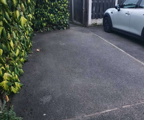 Parking on Thorndale Rise, S60