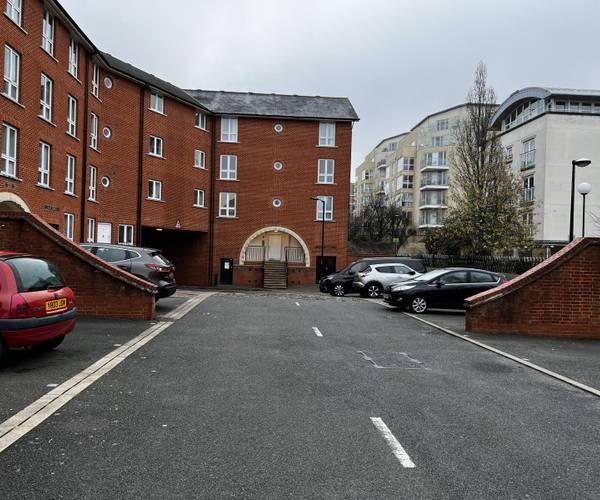 Parking on Garter Way, SE16