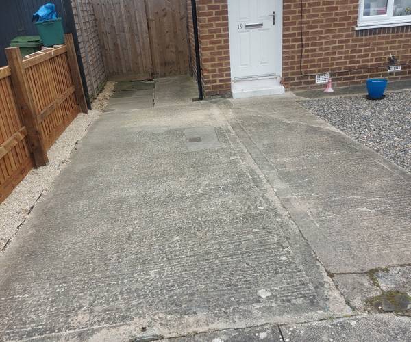 Parking on Thames Road, GL52