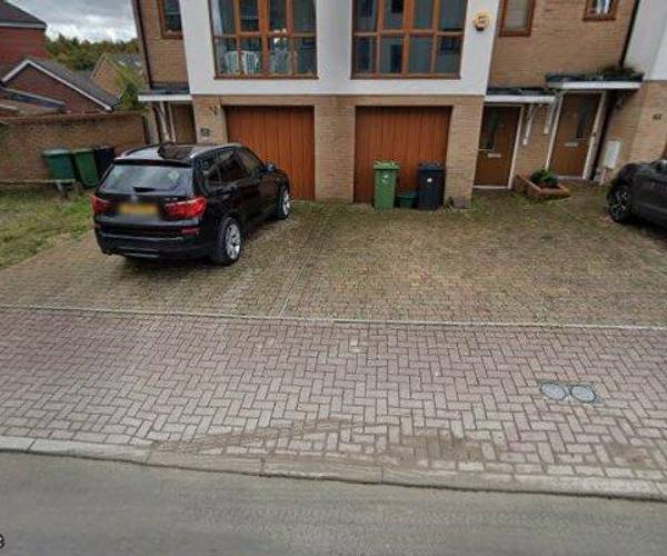 Parking on Peggs Way, RG24