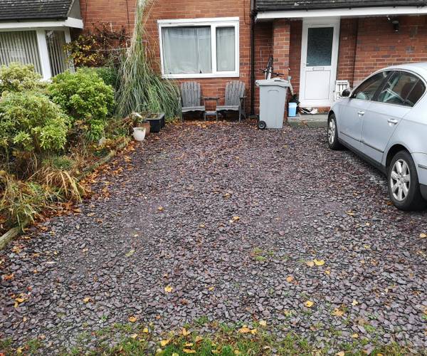 Parking on Longview Avenue, ST7
