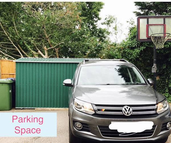 Parking on Laurel Court, PE29