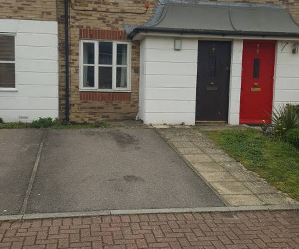 Parking on Tallis Close, E16