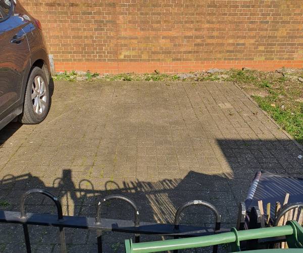Parking on Omnibus Way, E17
