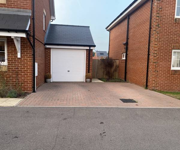 Shaw Road, SO30
