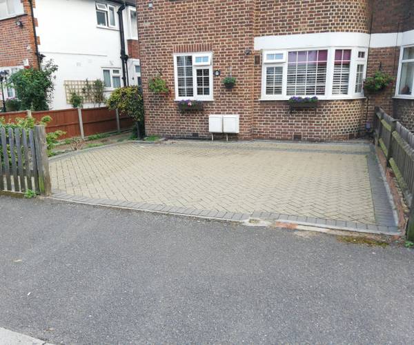 Parking on Runnymede, SW19