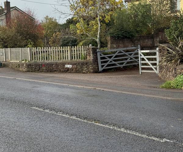 Private drive,1/2 mileJct 27M5,close Tiverton Park