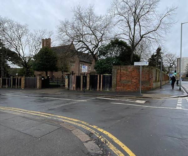 Parking on Grange Gardens, SS1