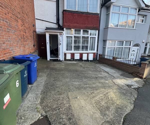 Parking on Brooke Avenue, HA2
