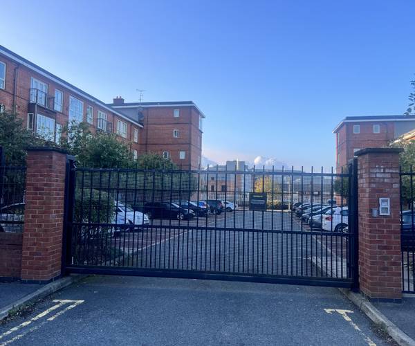 Parking on Gilmartin Grove, L6