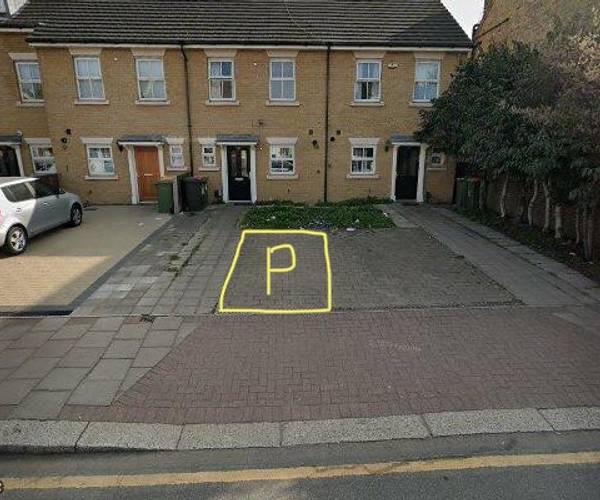 Parking on Boleyn Road, E7