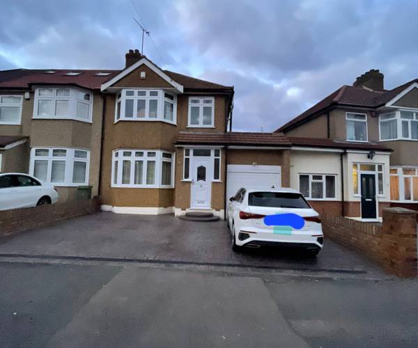 Parking on Hornford Way, RM7