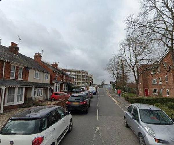 Boundary Road, RG14