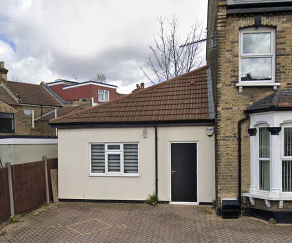 Parking on Nutfield Road, E15
