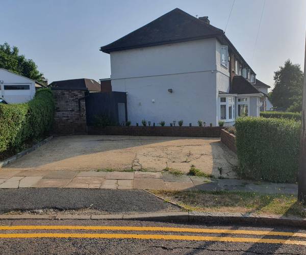 Parking on Well Approach, EN5