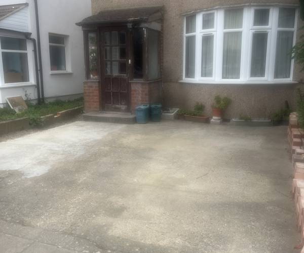 Parking on Oakwood Avenue, UB1