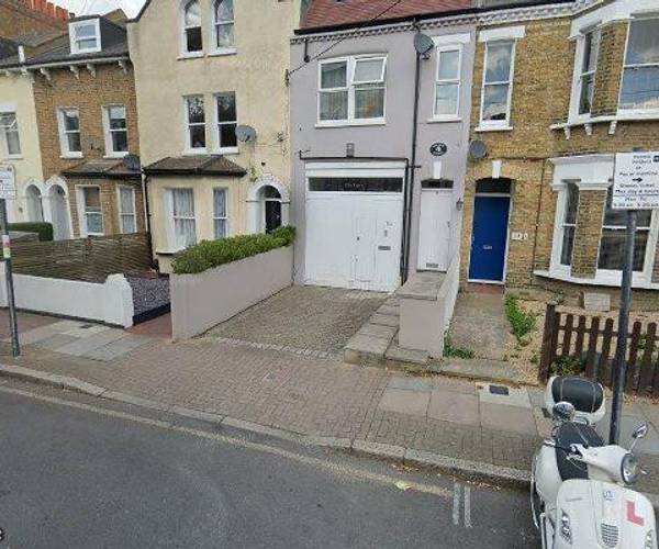 Parking on Ravenswood Road, SW12