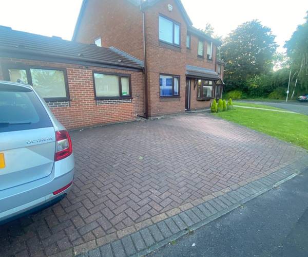 Parking on Watkins Drive, M25