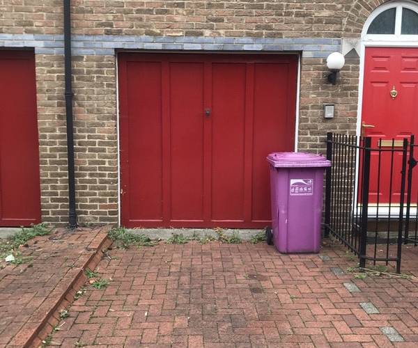 Parking on Charnwood Gardens, E14