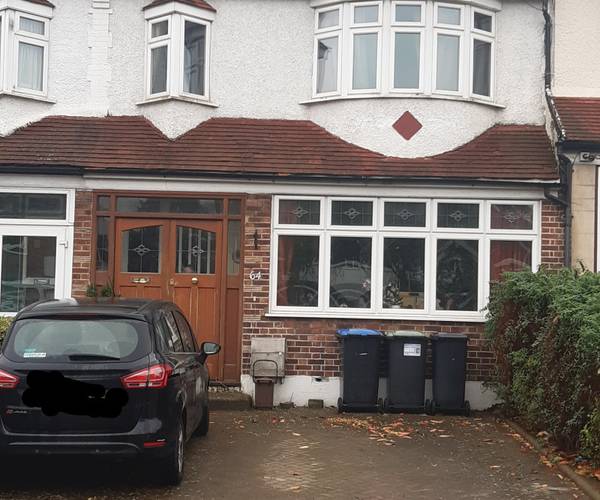 Parking on Seafield Road, N11