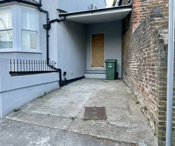 Parking on St. Johns Road, WD17