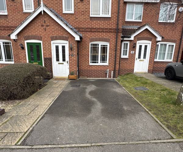 Parking on Forest Avenue, NG18