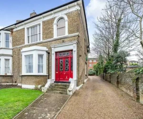 Adelaide Road, KT6