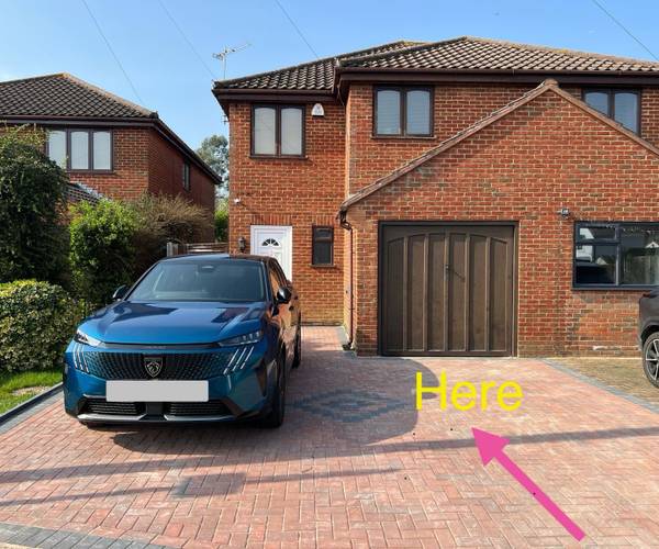 Parking on Crosthwaite Way, SL1