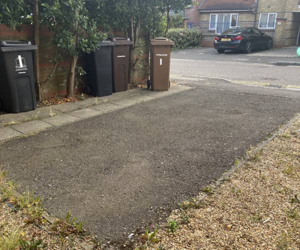 Parking on Heron Drive, N4