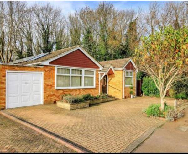 Buttondene Crescent, EN10