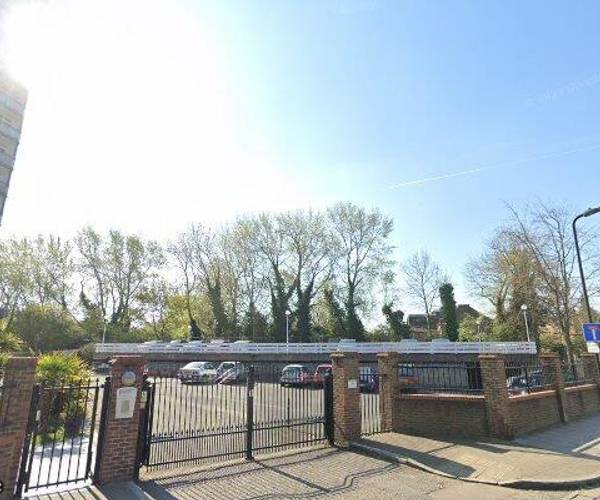 Secure parking space to rent Clapton Homerton