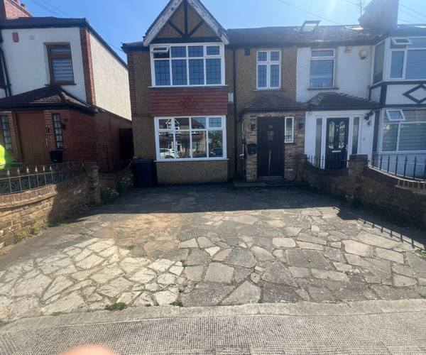 Parking on Parkfield Avenue, UB10