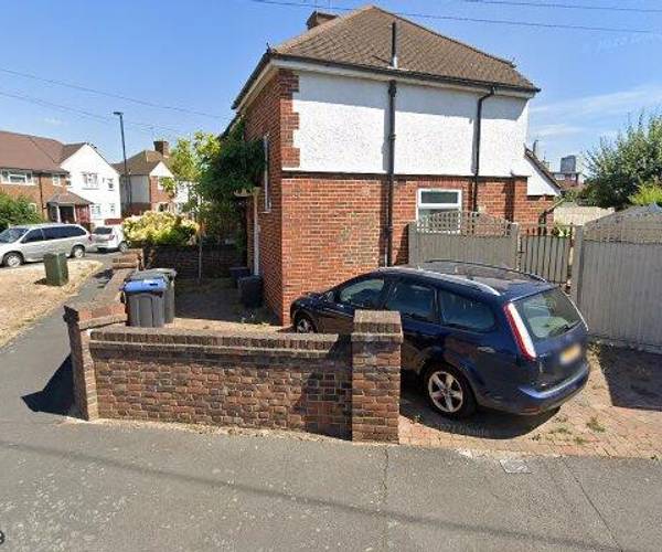 Parking on Leighton Street, CR0