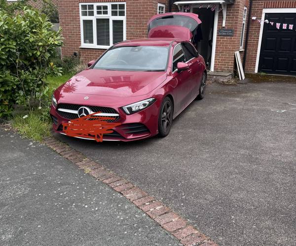 Parking on Oaks Close, KT22
