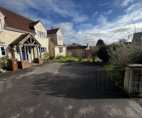 Parking on Ladds Lane, SN15