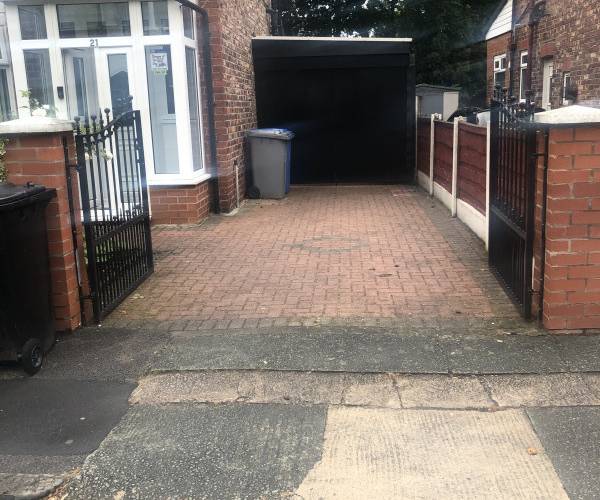 Parking on Wilton Avenue, M16