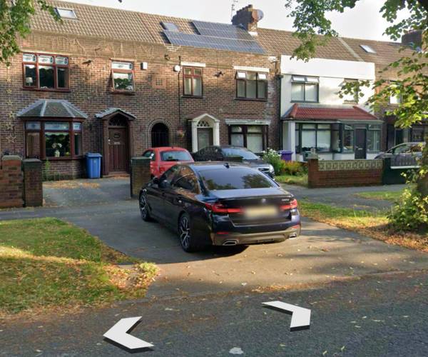 Parking on Utting Avenue East, L11