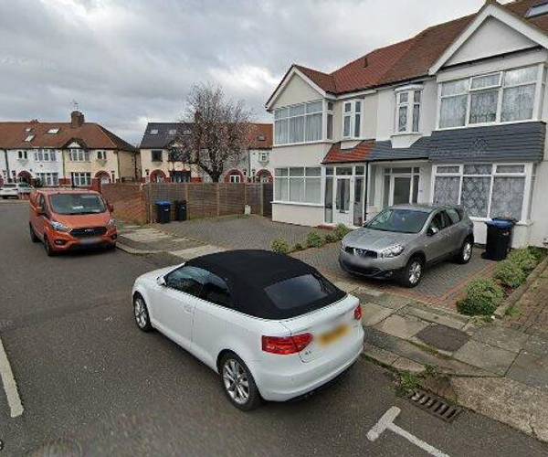 Parking on Kenmare Gardens, N13