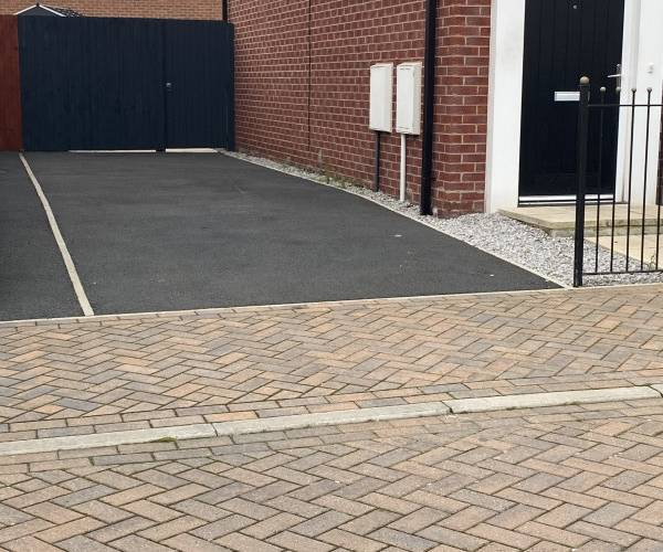 Great Heath Road, L4