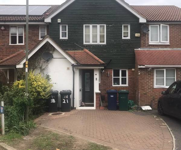 Parking on Hemingford Close, N12