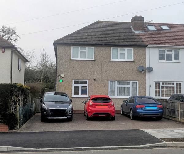 Parking on Sandymount Avenue, HA7