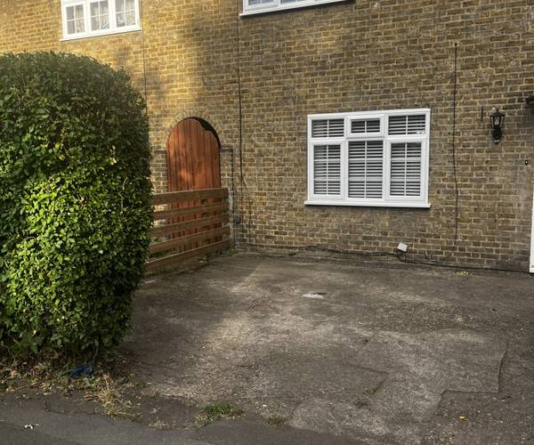 Parking on Sunray Avenue, SE24